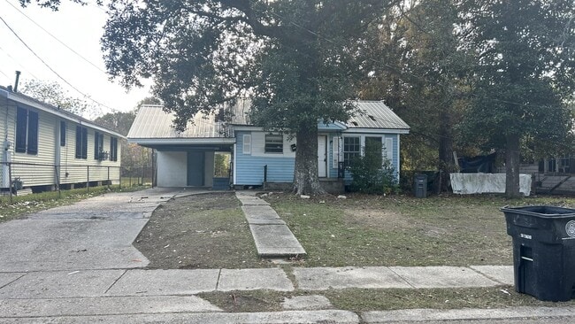 Primary Photo - 2520 Hollywood St