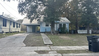 Building Photo - 2520 Hollywood St