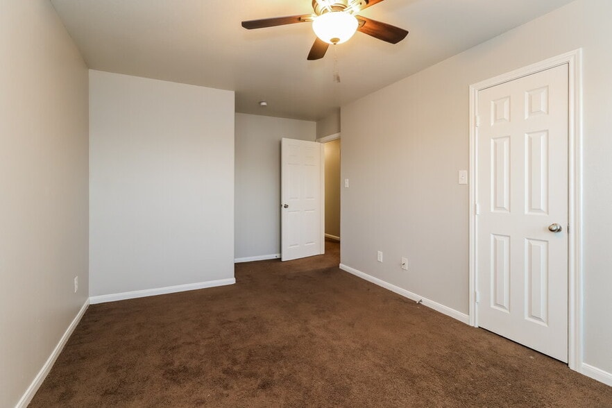 Building Photo - 4939 N Cancun Dr