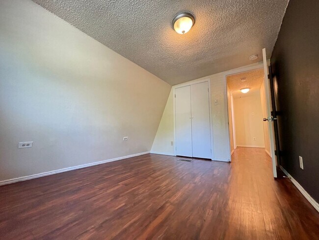 Building Photo - 1100 W Morphy St