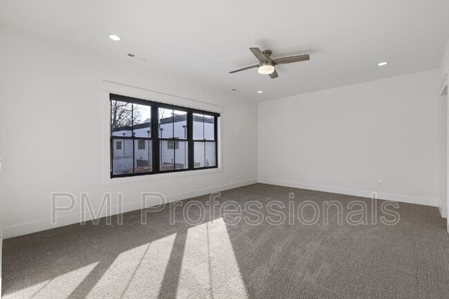 Building Photo - 225 S Bilbro Ave