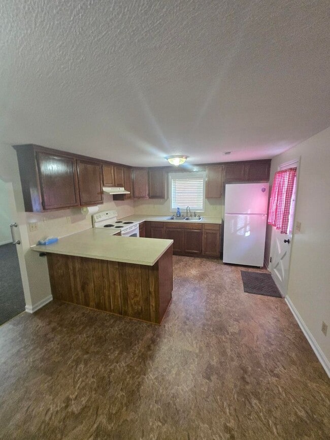 Building Photo - **Charming 3-Bed, 2-Bath Duplex Apartment ...