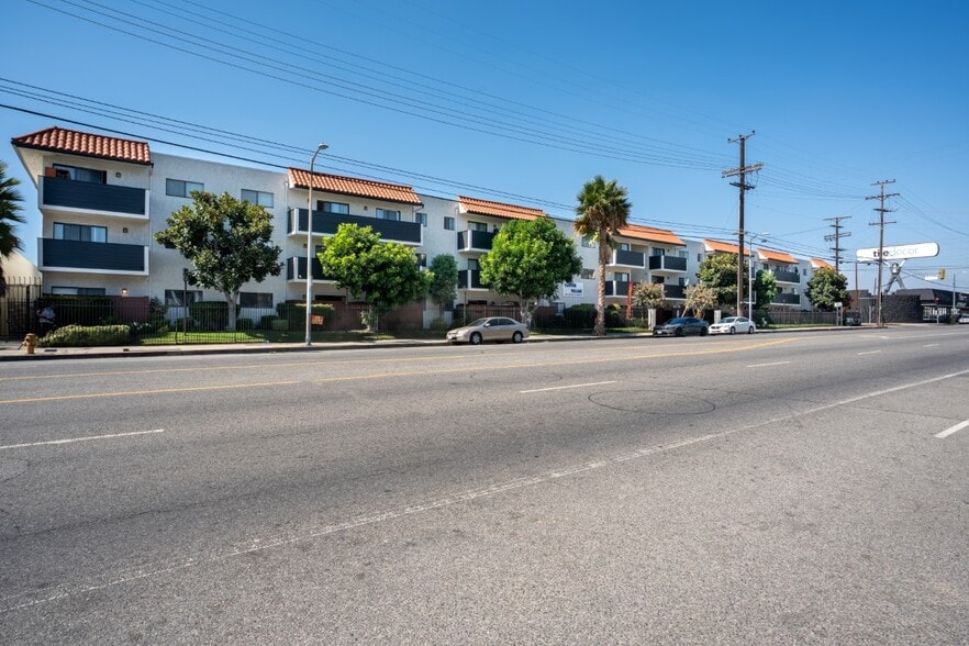 Primary Photo - Canyon Village