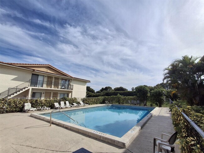 Building Photo - 11122 Royal Palm Blvd