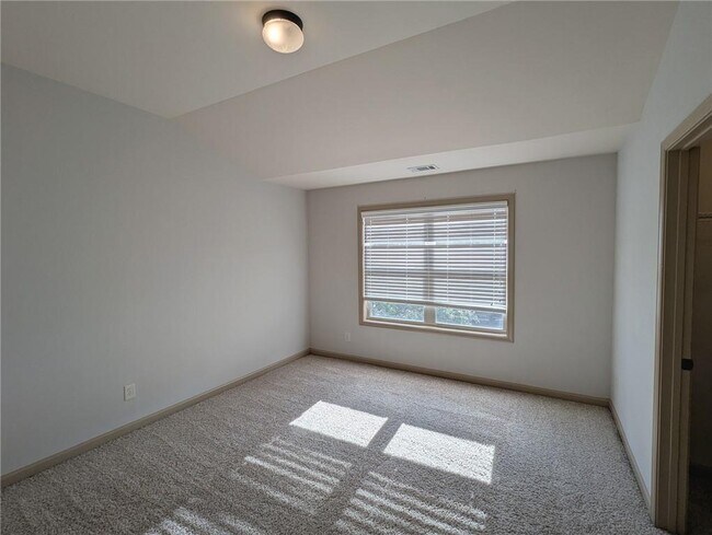 Building Photo - 4635 Belcrest Way