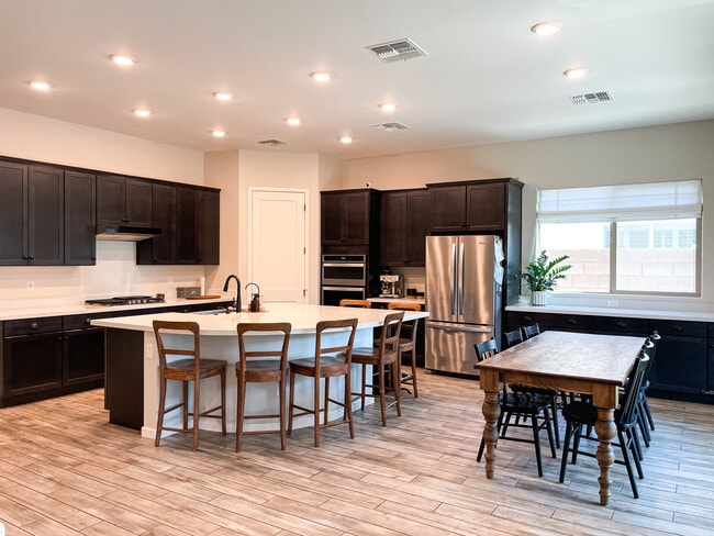 Building Photo - 17243 W Echo Ln