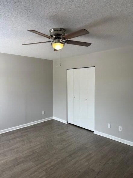 Building Photo - 661 Village Green Dr