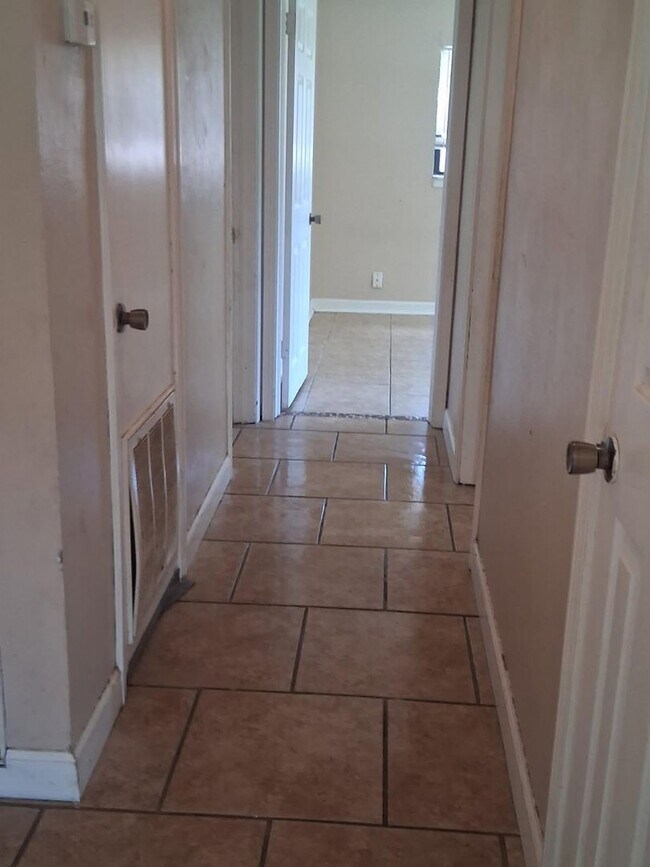 Building Photo - Central Lakeland Rental