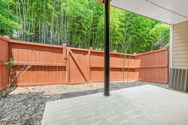 Building Photo - 2550 Sibley Dr