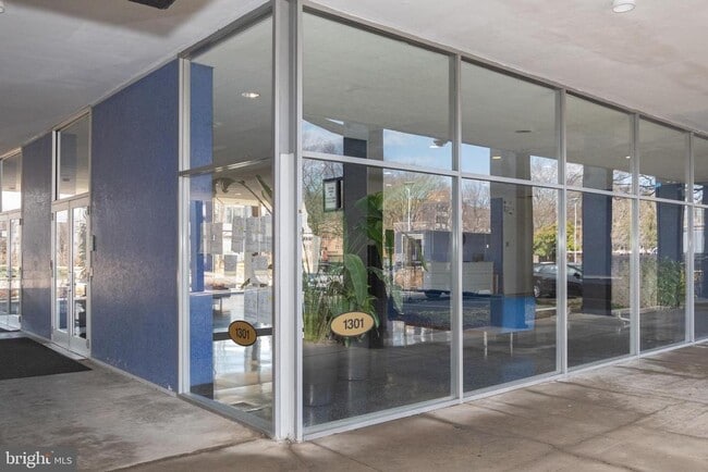 Building Photo - 1301 Delaware Ave SW