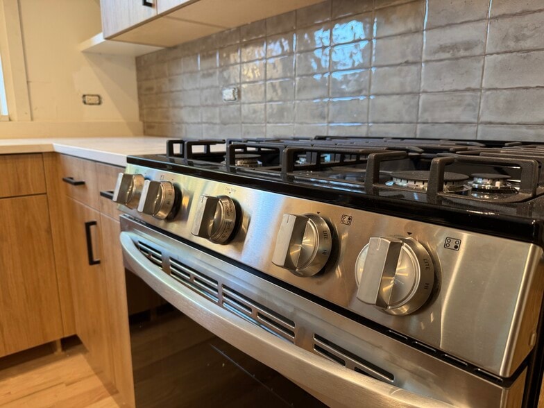 Unit 1 - 2457 N Mozart St