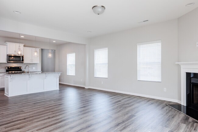 Building Photo - 628 Metro Sta