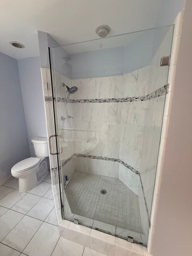 Building Photo - Gorgeous 3 bedroom 2.5 bath 2 story Townho...