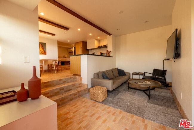 Building Photo - 2516 Silver Lake Terrace