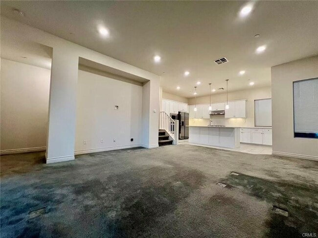 Building Photo - 186 Frame