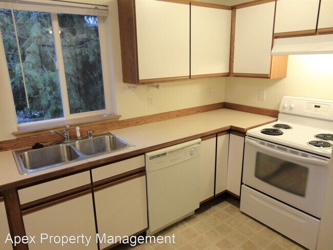 Building Photo - Studio, 1 bath Apartment - 501 VOLTAIRE COURT
