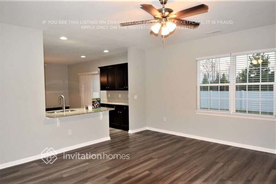 Building Photo - 237 S Great White Way