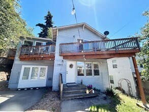 Building Photo - PRAGER DUPLEX