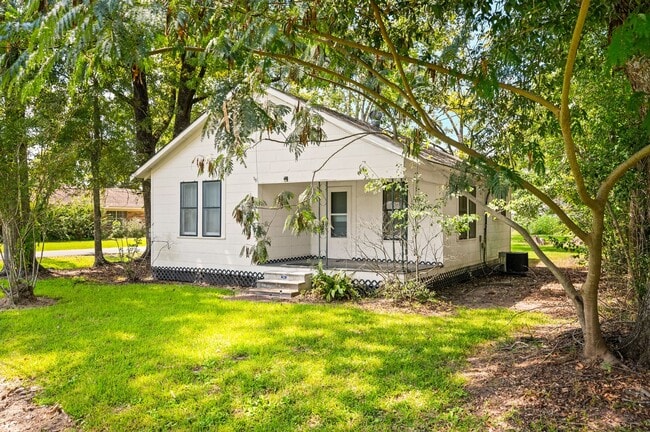 Primary Photo - Charming 2 Bedroom 1 Bath In Boyce!