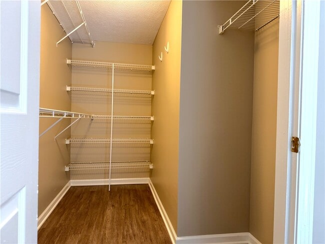 Building Photo - 35 Captains Cove Ln