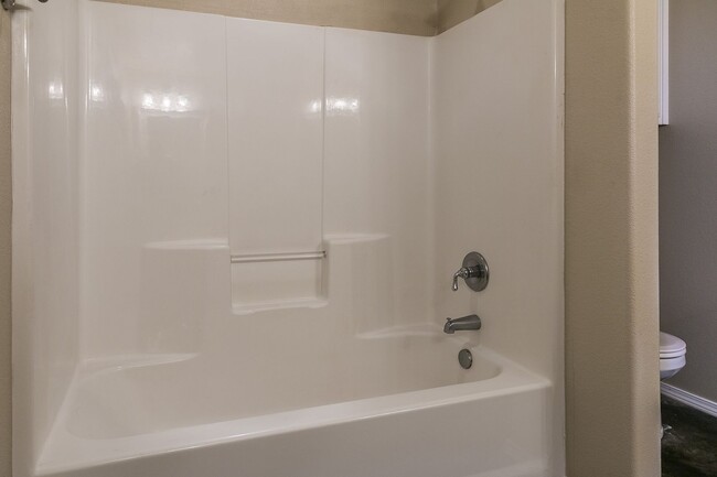 Building Photo - Three bedroom townhome in Tradewinds