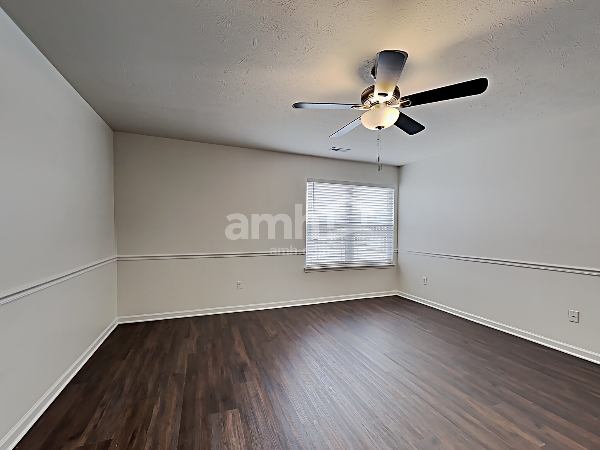 Building Photo - 8720 Hemingway Dr