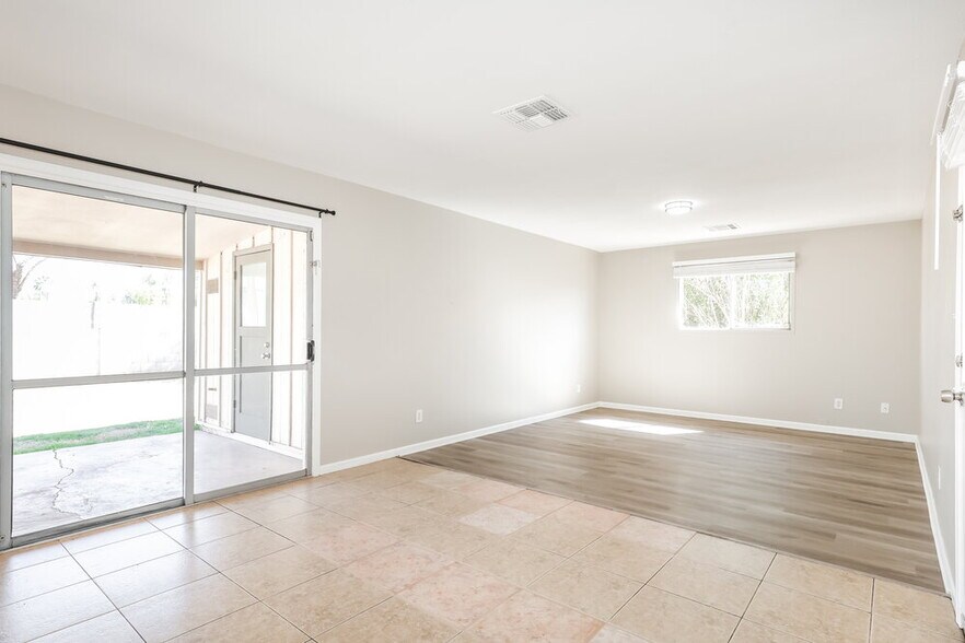 Building Photo - 3039 S Kenneth Pl