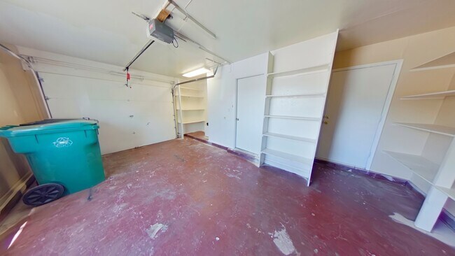 Building Photo - 1337 Lil Ave NE