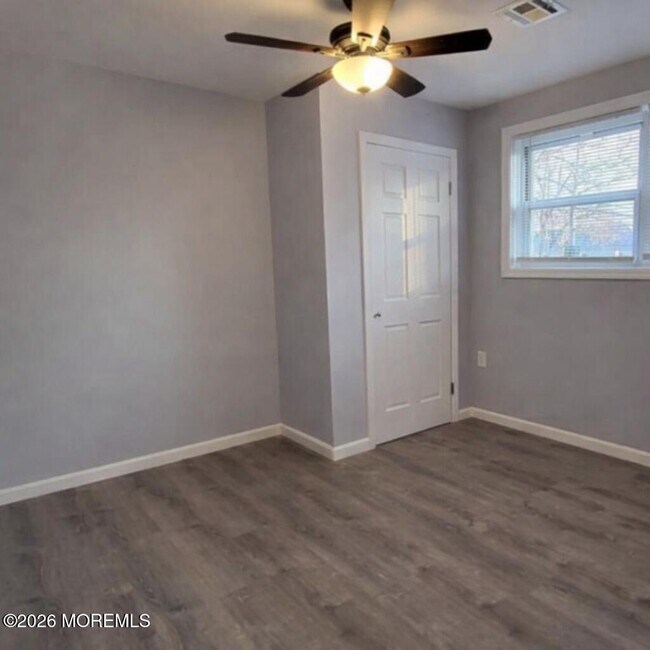 Building Photo - 700 Anglesea Ave