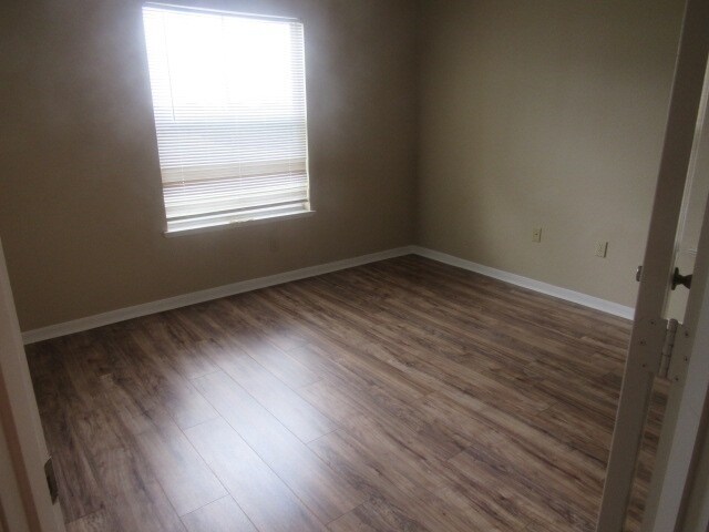 Building Photo - 1 bedroom 1 bathroom condo