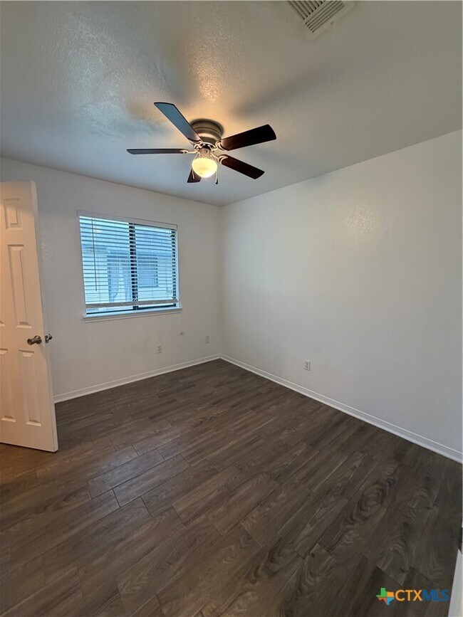 Building Photo - 802 Hackberry St