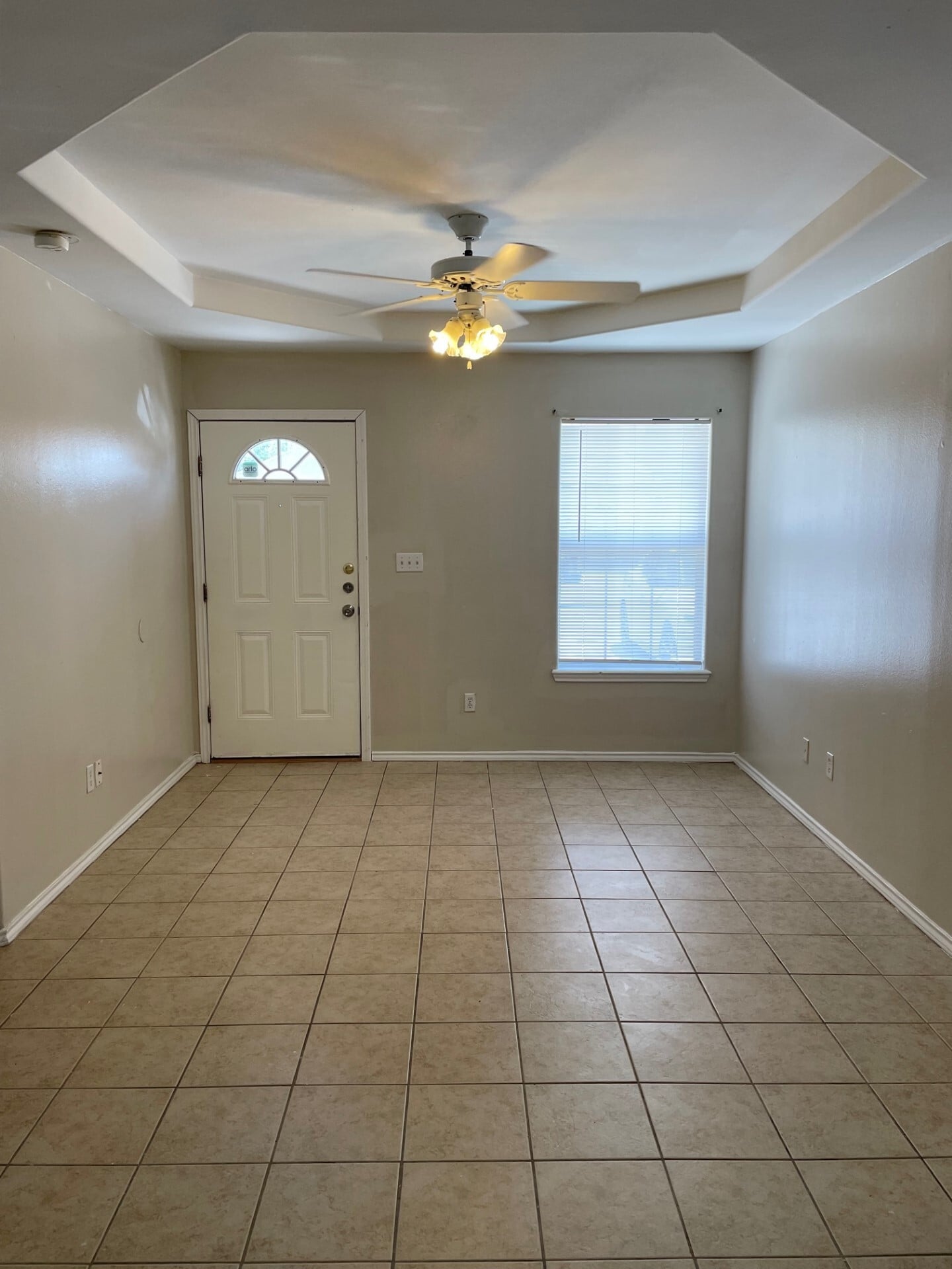 Building Photo - 5840 N Bentsen Palm Dr