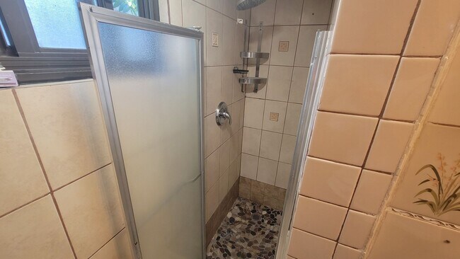 Building Photo - PRICE REDUCTION!! Spacious 2 Bedroom 2 Bat...