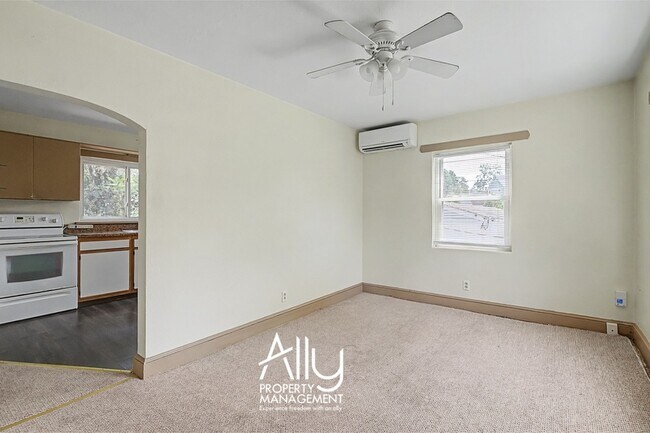 Building Photo - 2550 Woodland Dr