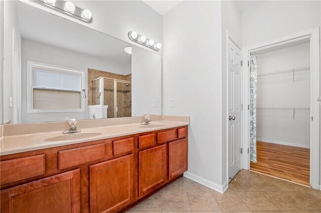 Building Photo - 2113 Worrall Hill Dr