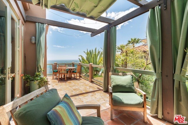 Building Photo - 3916 Rambla Orienta