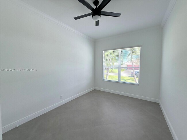 Building Photo - 1749 SW Desert Ave