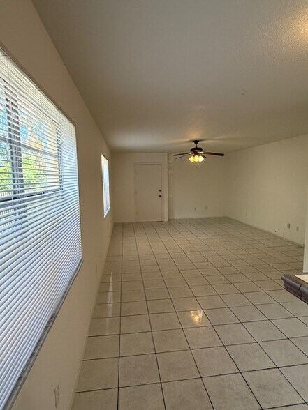Building Photo - 1020 N 18th Ct