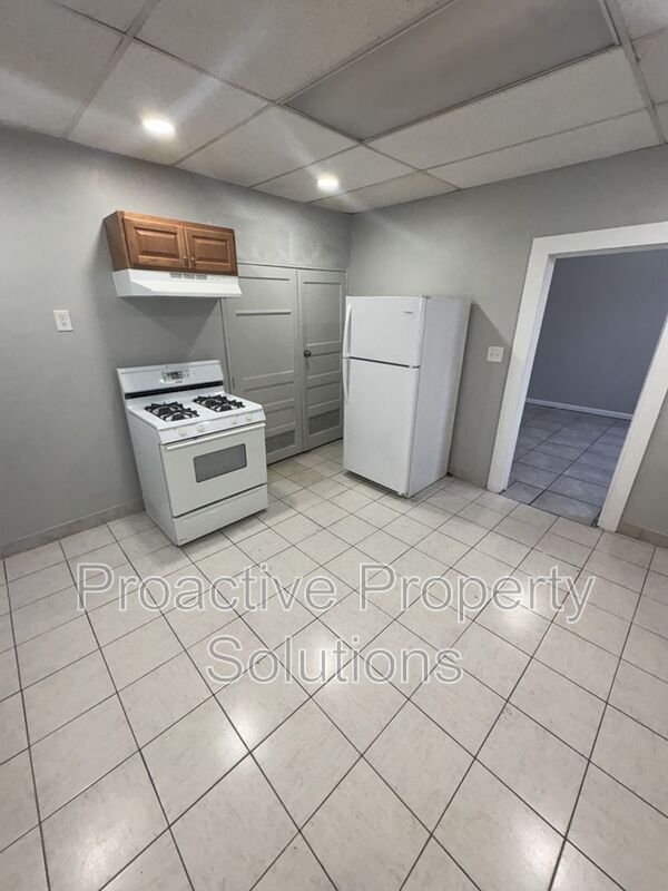 Building Photo - 534 Cherry St