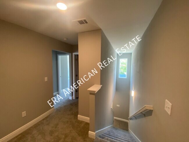 Building Photo - 953 Skylark Rd