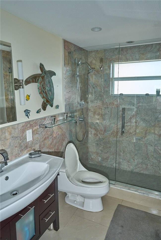 Building Photo - 2555 NE 11th St