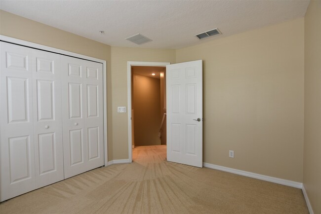 Building Photo - Winter Springs 3br 2.5ba townhouse in GATE...