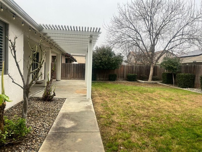 Building Photo - 2126 N Lindsay Ct