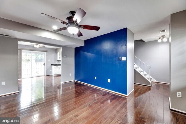 Building Photo - 18 Chantilly Ct