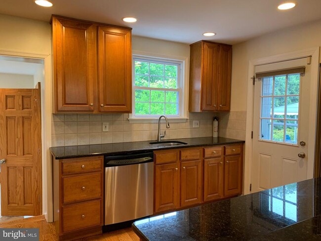 Building Photo - 1524 Knox Rd