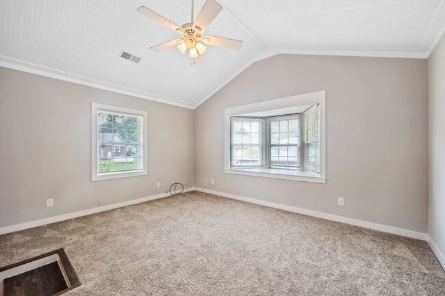 Building Photo - Three Bedroom Home!