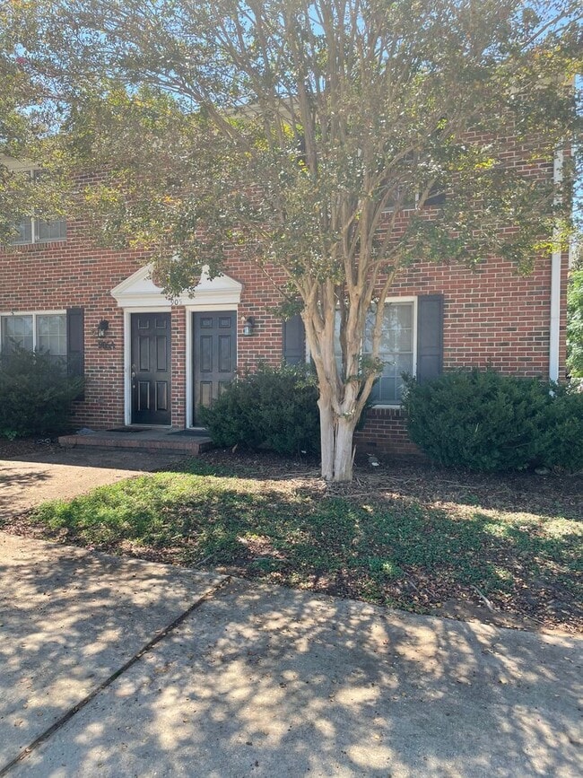 Building Photo - 3 Bedroom 2.5 Bath Townhome Located in Fountain Inn!!! Just minutes from the Downtown Area!