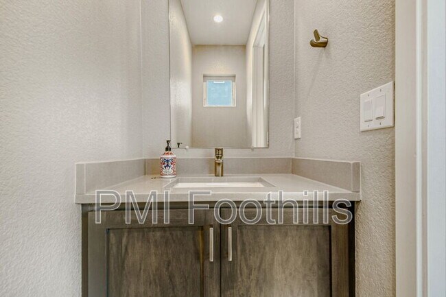 Building Photo - 1611 N Harlan St