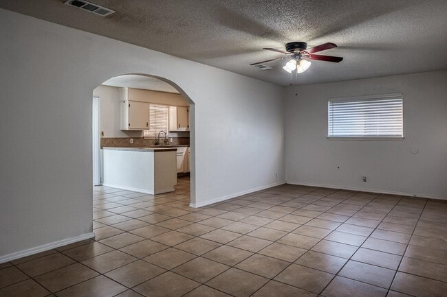 Building Photo - 117 Philemon Dr