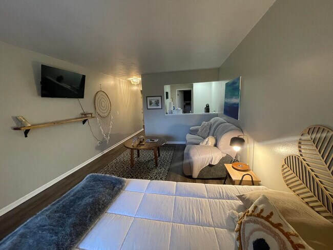 Building Photo - 300 Yacht Club Dr